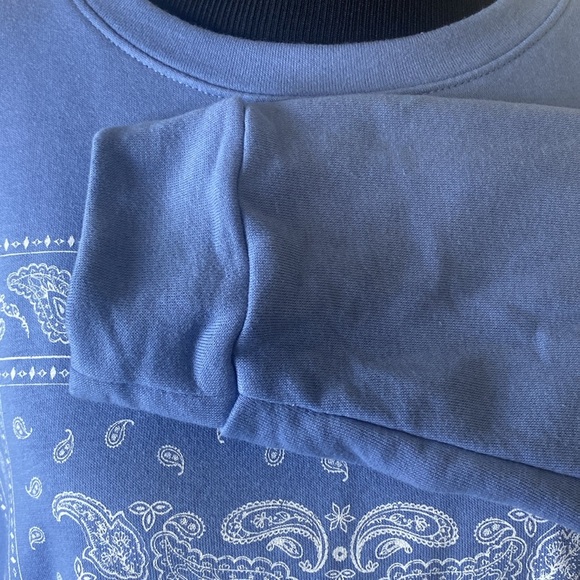 a.n.a. Lightweight Sweatshirt Bandana Print Blue White Elastic Waist Sz XL NWT - Picture 3 of 5